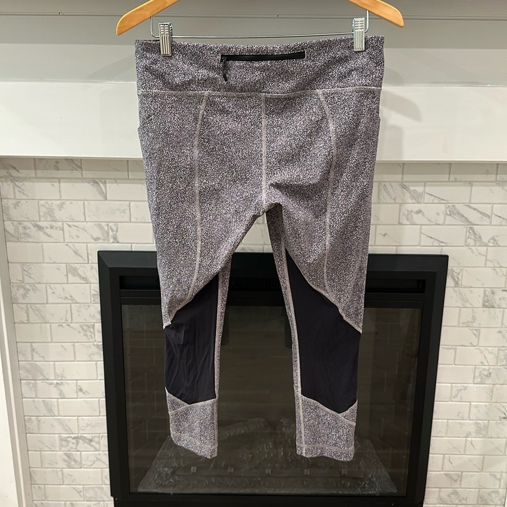 Lululemon pace rival crop Black and White Patterned Bag 2 for $20 - Picture 8 of 8